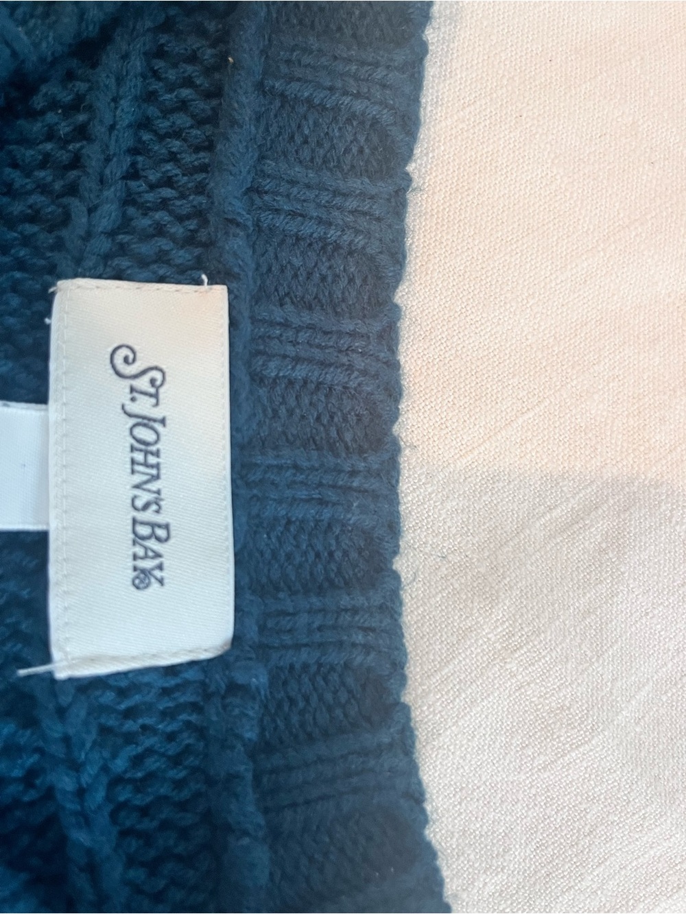 Cozy coastal outfit: chunky fisherman knit cardigan with barrel leg denim. - Picture 5 of 5